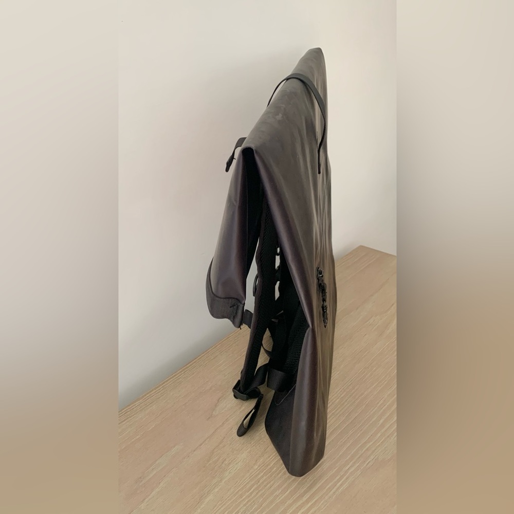 Mark & Graham WATERPROOF ROLL TOP BACKPACK - Picture 6 of 9